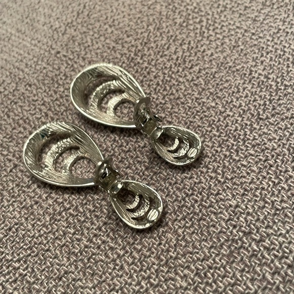Clip On Silver Tone Earrings Hammered Look - Picture 5 of 10